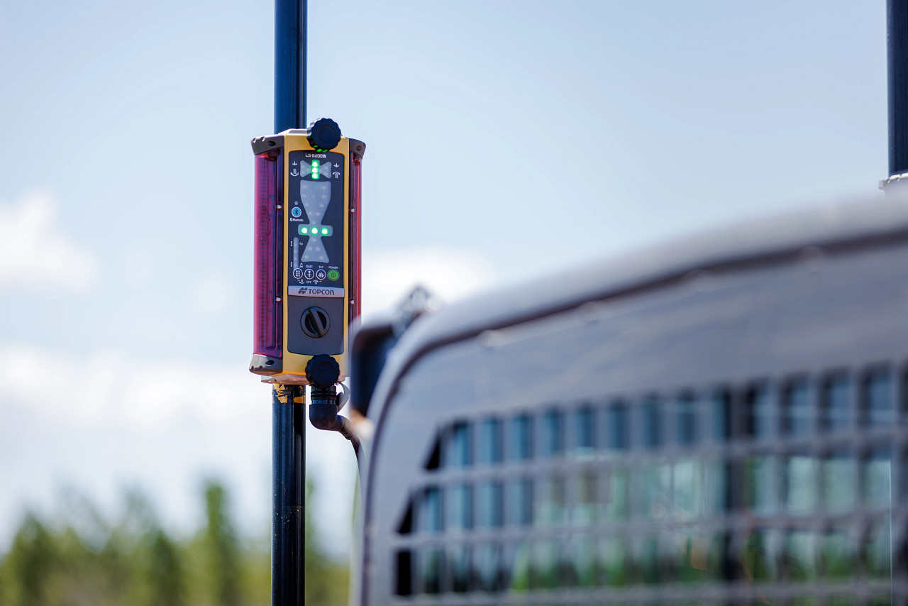 Topcon 2D machine control on excavator for construction equipment control